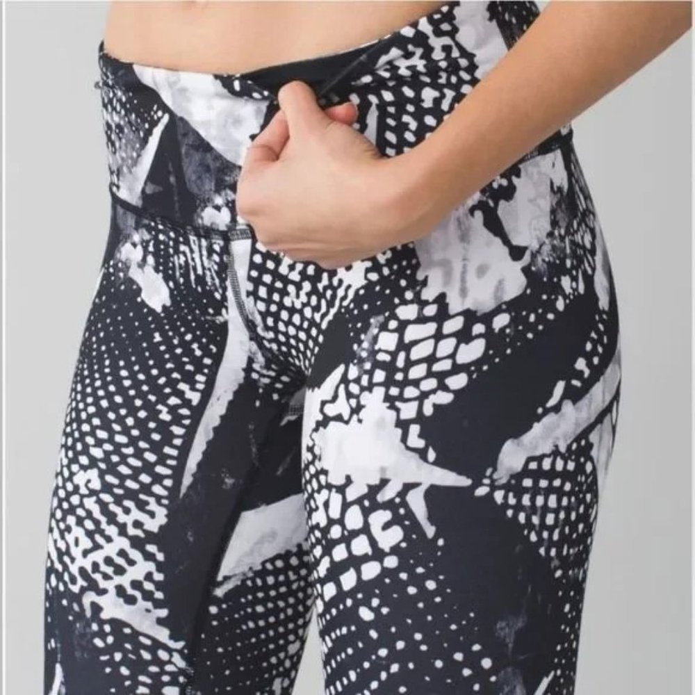 Lululemon Womens Wunder Under Crop III Luon Static Mist White Black